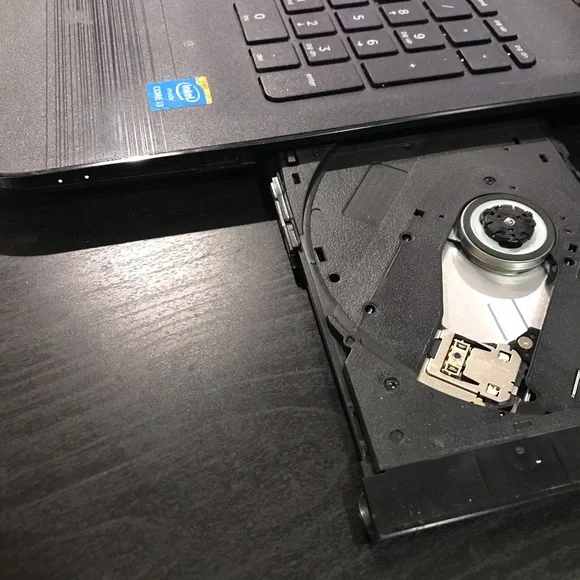 Black 15.6” HP Notebook touch i3-5005U 200GHz 8GB slow (for repair) - Picture 8 of 10